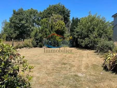 vente terrain à besné (44160) : à vendre / 383m² besné