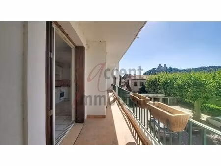 chateaurenard : appartement de 3 chambres avec triple balcons et parking privé