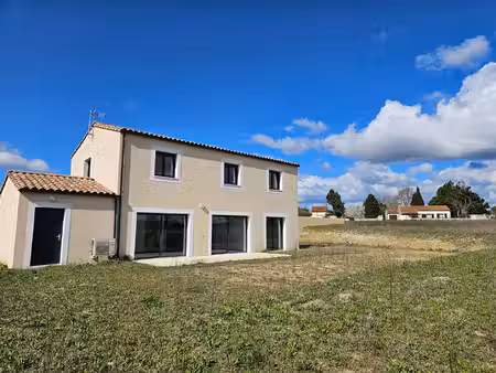villa neuve t6 avec garage et grand jardin