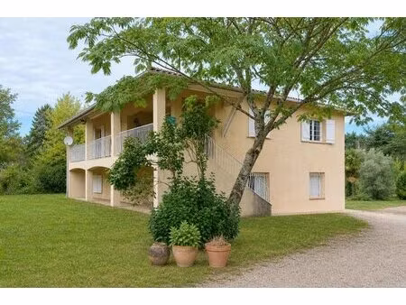 maison de 10 pièces de 222 m² à saint-etienne-de-tulmont