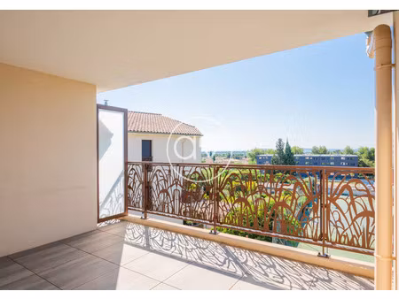 location appartement 4 pièces 75m2 hyères 83400 - 1373 € - surface privée