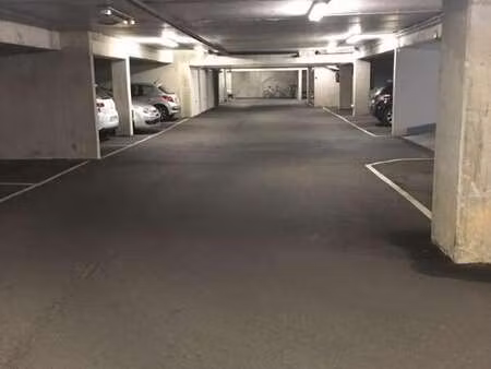 location garage box et parking à angers (49000) : à louer / 15m² angers