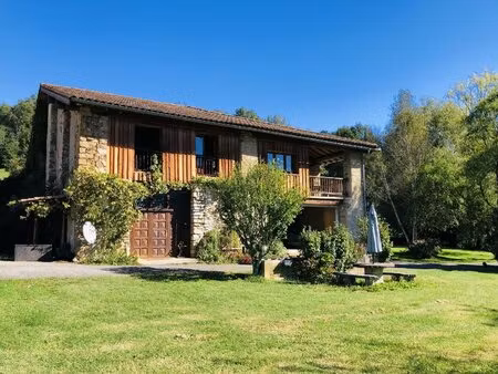 ancien corps de ferme sur 2ha9   la bastide de serou 09240