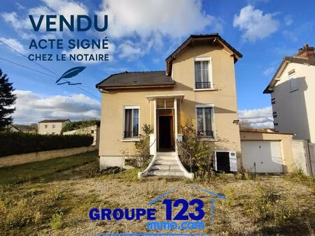 maison économe et lumineuse sur grand terrain clos
