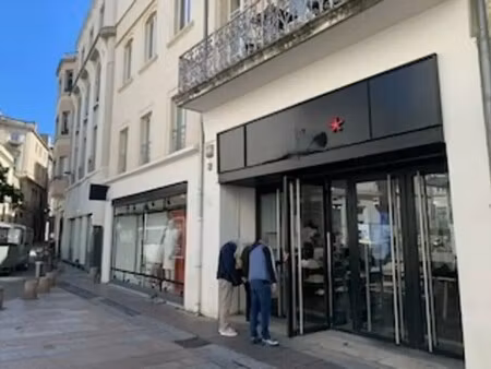 location commerce avignon 84000 235m²