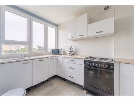 t4 lumineux avec balcon et parking – clé en main !