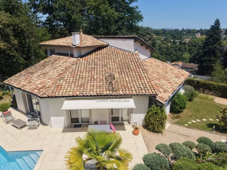 maison d'architecte avec piscine et vue panoramique charbo