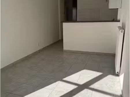 location appartement 2 pièces 37 m² à corneilhan (34490)  420 €