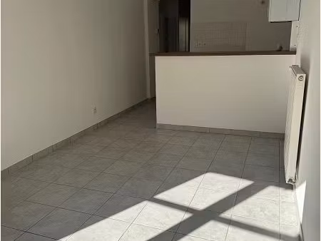 location appartement 2 pièces 37 m² à corneilhan (34490)  470 €