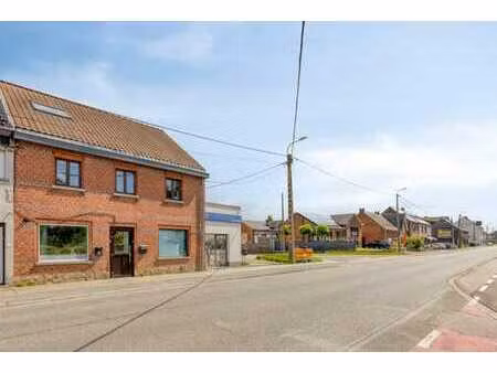 duplex avec 2 chmbrs et terrasse (pas de charges communes)