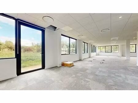 location bureaux 143 m² à 829 m²