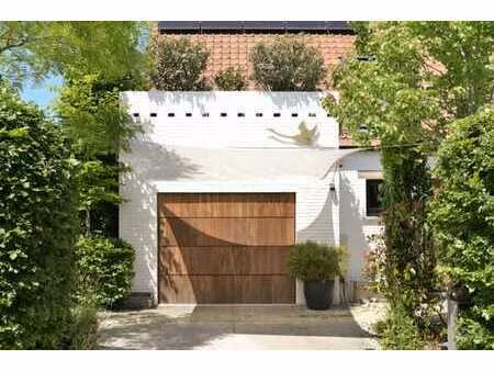 villa économe avec jardin climatique et étang naturel