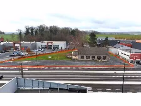 immeuble commercial polyvalent sur la route du condroz
