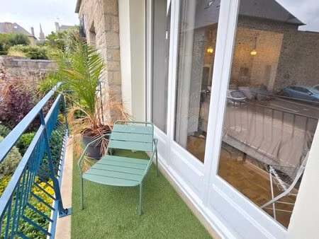 dinard  marché  au calme  t2 rénové de 38m² avec grand balcon et cave. plages et commerces