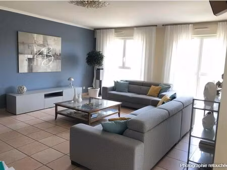 appartement105m²-balcon-box double-cave-5mn à pied gare-commerces
