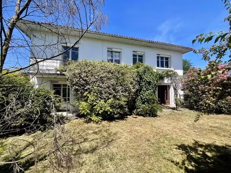 maison 5 chambres de 202 m2 à vic-en-bigorre