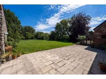genappe  propriete unique (4ch/4sdb/prof.lib./piscine)
