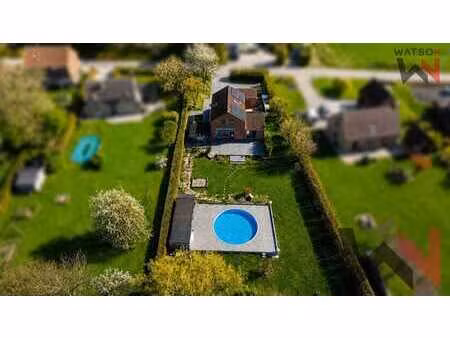 villa 4 façades sur 20 ares avec piscine peb b