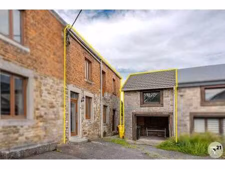 maison avec garage et jardin à rénover