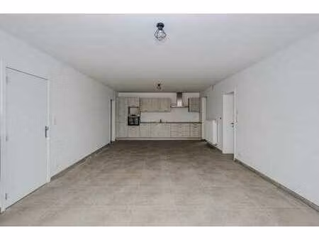 appartement neuf 2 chambres au rdc avec cour et parking!