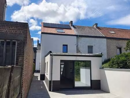 superbe maison 3 ch. rénovée avec jardin