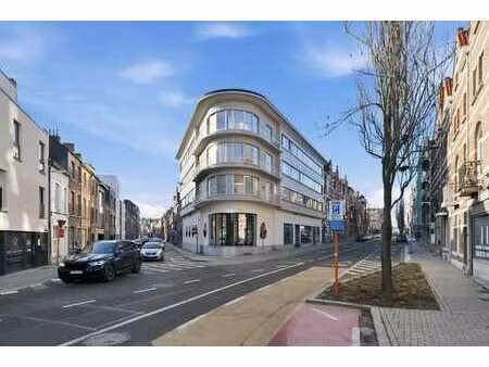 lichtrijk appartement met 2 slks in het centrum van sint-...