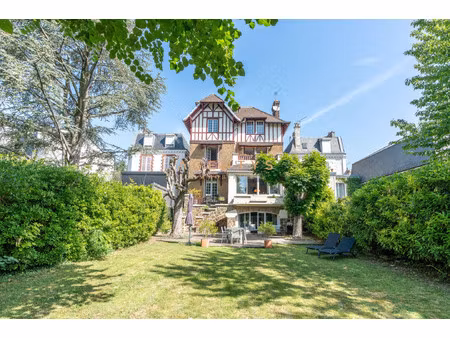 maison de luxe à vendre dans le quartier port sous la lune
