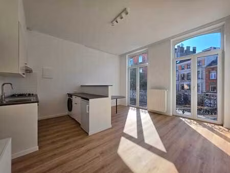 mérode - appart rénové 1ch avec balcon et cave