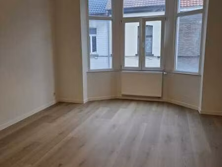appartement 1 chambre rénové anderlecht - libre direct