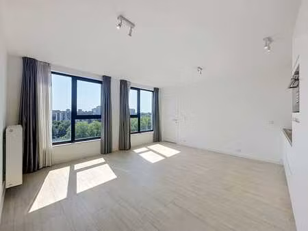 evere  appartement 1 chambre rafraichi