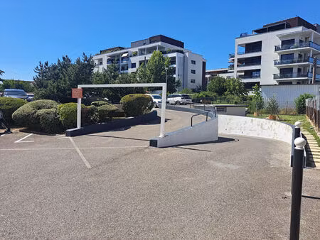 parking / box annecy
