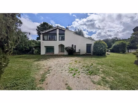 à vendre vaste villa t4 197m² avec garage et piscine sur 2017m