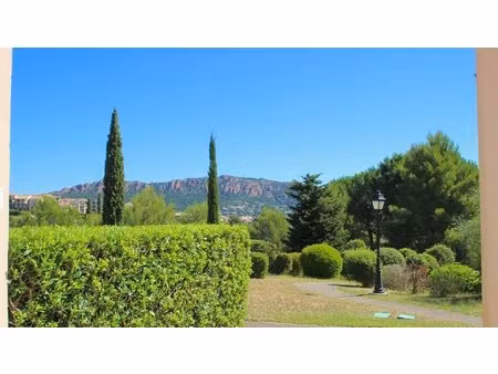 agay - cap esterel - charmant appartement avec coin chambre  en rez-de-jardin avec vue sur