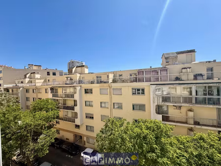 t3 lumineux avec terrasse et cave à toulon
