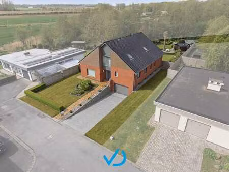 instapklare gezinswoning met 5 slaapkamers op 1.269 m² in...