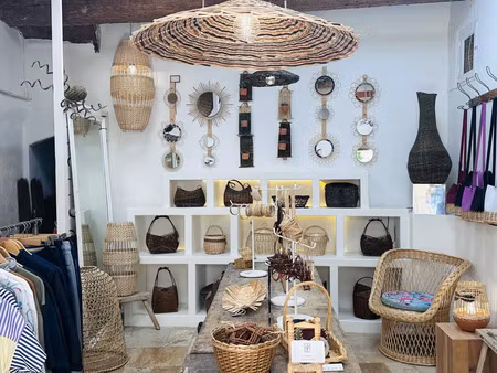 vente local commercial 31m2 hyères 83400 - 29000 € - surface privée