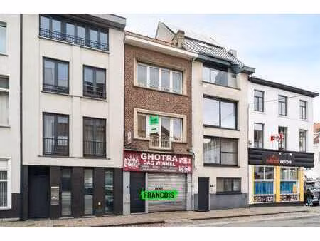 local commercial à rénover avec logement à vendre à gand