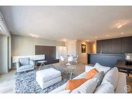 meublé - appartement récemment rénové et fini avec des maté