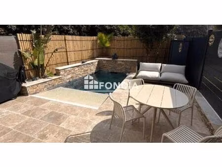 rez-de-jardin avec piscine  stationnements au calme et ensoleillé !