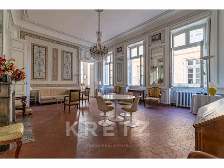 hôtel particulier à vendre dans le quartier zone pietonne