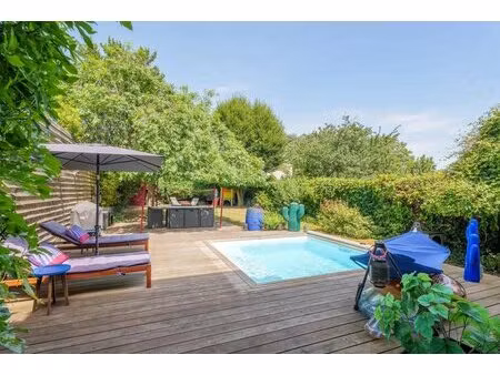 maison 7 pièces 127 m² à gagny avec piscine  jardin et parkings