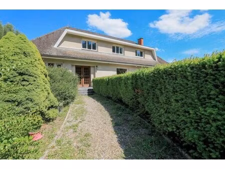 maison de 350 m² sur 5900 m2 avec plan d'eau