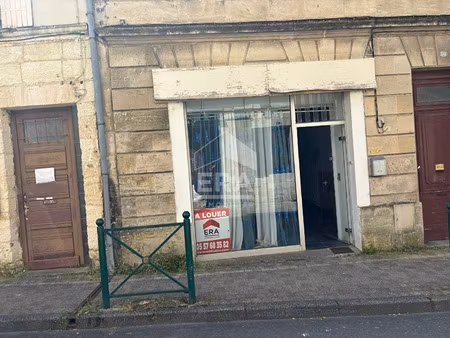 location commerce 2 pièces 60 m² à bourg (33710)