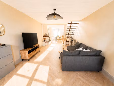 maison rénovée avec goût - 3 chambres  cour et dépendances -