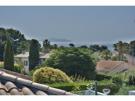 villa de luxe à vendre dans le quartier le village-l'esperon