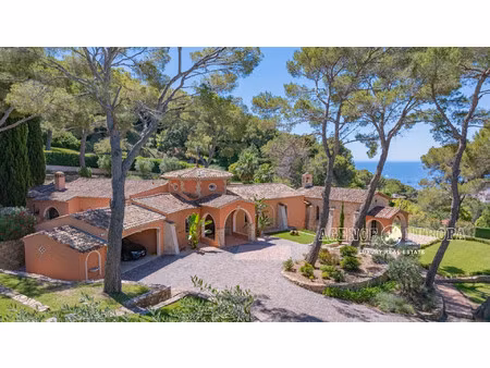 villa de luxe à vendre dans le quartier collines