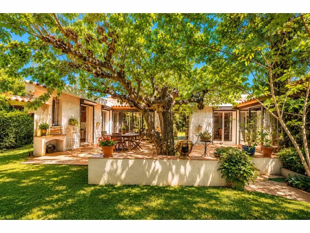 villa de luxe à vendre dans le quartier sainte anne