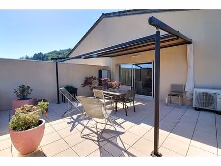 appartement avec terrasse dernier étage à figeac