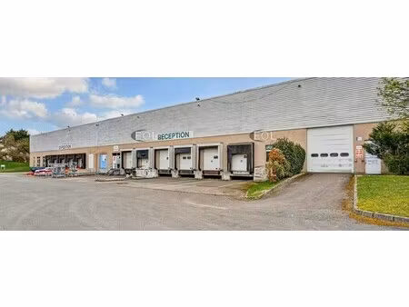 location entrepôt coignieres 78310 713m²