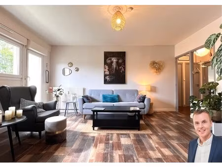 appartement à vendre situé au dernier étage  de type 4  d’une surface habitable de 78 m²  